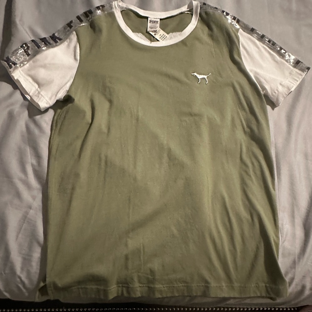 T-shirt and leggings with bling (brand new - never worn).